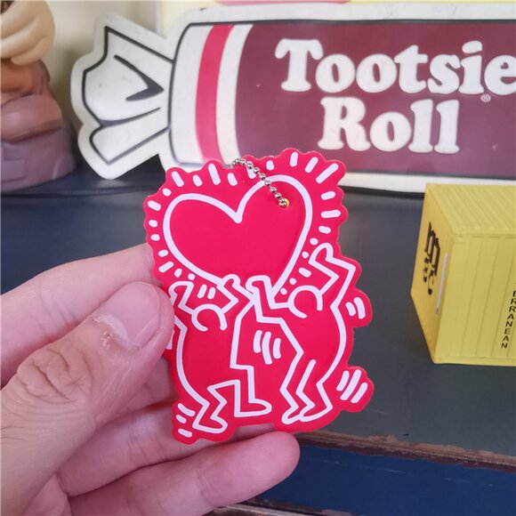 Bundle 5 Keith Haring x Lee Jeans Red Heart Keychains - Picture 2 of 4